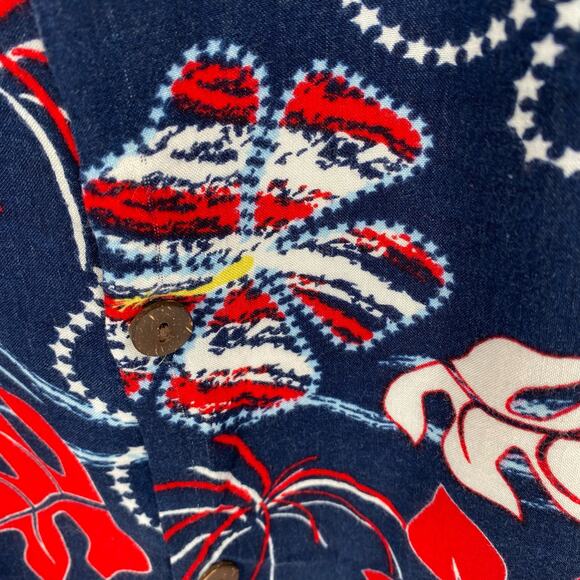 Red white and blue Hawaiian aloha shirt mens size M Casual Threads Clothing Co - Picture 2 of 8